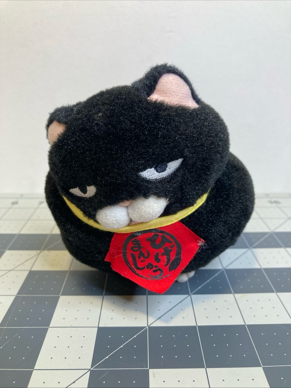 Amuse Higemanjyu Big Black Cat Plush Stuffed Animal 8”Collar Maekake